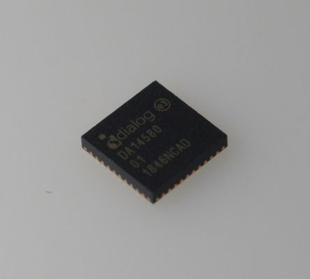 DA14580-01AT2 SoC Bluetooth 5.0 dengan Daya Ultra-Rendah 2.5x2.5mm Ukuran ARM Cortex-M0 Umur Baterai Panjang Keamanan Multi-Protocol and Desain IoT Terjangkau