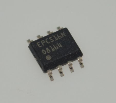 EPCS16SI8N Flash Serial 16Mb Daya Rendah Kecepatan Tinggi 100MHz Catu Daya Tunggal 3.0V Faktor Bentuk Kecil Konfigurator FPGA Penyimpanan Data yang Andal and Aman