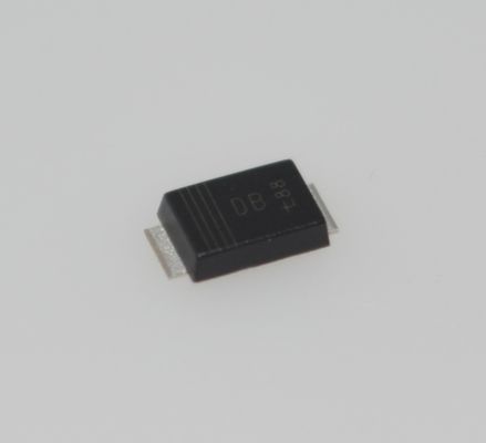 Penyearah Penghalang Schottky PMEG6030EVPX 60V 3A Vf Ultra-Rendah Bersertifikasi AEC-Q101 Efisiensi Tinggi <1µA IR Rendah Paket Plastik Datar SOD128 Bebas Halogen untuk Otomotif and Industri