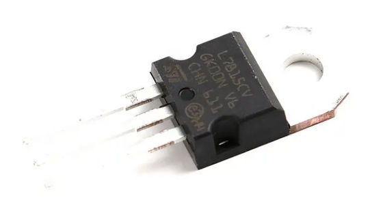 L7815CV-DG 15V 1.5A Regulator Linear TO-220 Perlindungan Termal / Sirkuit Singkat ± 4% Keakuratan -40°C sampai +125°C