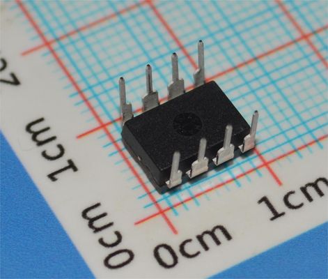 AD820AN Op Amp Presisi 5MHz, Catu Daya ±18V, Offset 3mV, Arus Bias 1μA, DIP-8, -40°C hingga +85°C