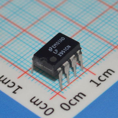 LP2951CN 5V/ADJ 150mA LDO Regulator 3V-30V Input ±0.5% Keakuratan TO-220/DIP-8 -40°C sampai +125°C Low Quiescent Current