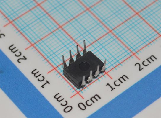 LP2951CN 5V/ADJ 150mA LDO Regulator 3V-30V Input ±0.5% Keakuratan TO-220/DIP-8 -40°C sampai +125°C Low Quiescent Current