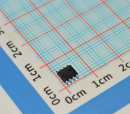 MAX3485EESA 3.3V RS-485/RS-422 Transceiver 10Mbps 1/8 Unit Load (256 Node) ±15kV ESD SOIC-8 -40°C sampai +85°C