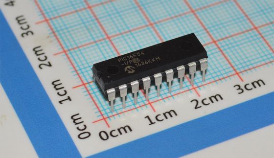 PIC16F54-I/P MCU RISC 8-bit 20MHz 512x12 Flash 25B RAM 12 I/O DIP-18 2-5.5V -40°C~125°C Daya Rendah <2mA