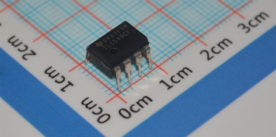 TLC549CP 8-bit ADC 40ksps 4MHz Clock Single Supply 3-6V DIP-8 ±0.5LSB INL Daya rendah <15mW -40°C sampai +85°C