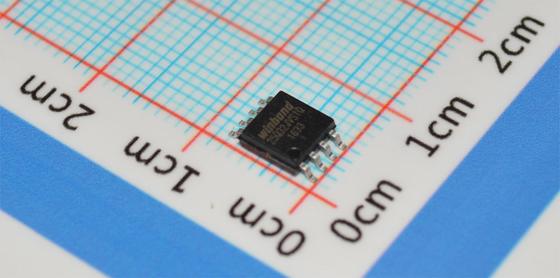 W25Q32JVSSIQ 32Mb SPI Flash 104MHz Jam 100K Hapus Siklus SOIC-8 2.7-3.6V -40°C sampai +85°C