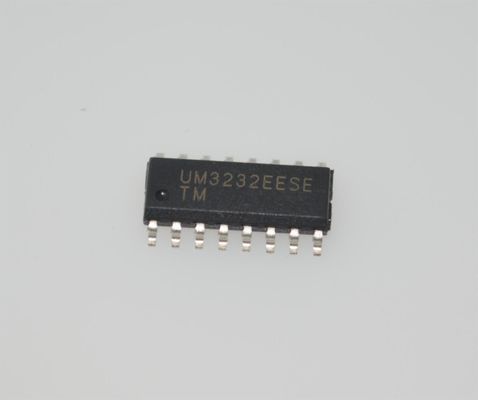 UM3232EESE 3V-5.5V Pemancar-Penerima RS-232 1Mbps 2Tx/2Rx ±15kV ESD SOIC-16 -40°C hingga +85°C