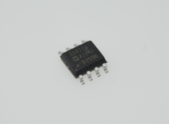 Penguat Instrumen Presisi AD822ARZ Arus Bias 1nA 0.3μV/°C Drift SOIC-8 2.2-18V -40°C hingga +125°C
