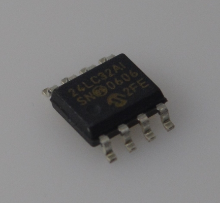 24LC32A-I/SN 32K I2C EEPROM Kecepatan 400kHz 1M Siklus Tulis Rentang 2.5-5.5V 64-Byte Halaman Tingkat Industri Daya Rendah Sesuai RoHS Paket SOIC-8 Kompak