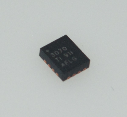 TPS63070RNMR Buck-Boost 96% Efisiensi 2-16V In 5A Puncak Keluaran yang Dapat Disesuaikan 25µA IQ 2.5x3mm QFN Mode Hemat Daya Tetap 5V/3.3V