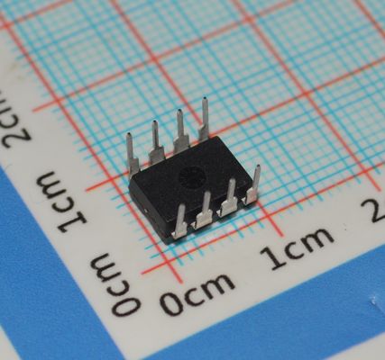 AD820AN Op-Amp 5MHz BW 16V/µs Slew Catu Tunggal/Ganda Arus Rendah 1.8mA Rail-to-Rail Out -40°C~125°C 8-Pin DIP/SOIC Tingkat Industri