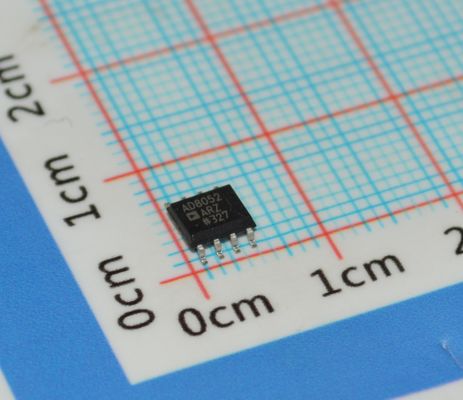 AD8052AR Kecepatan Tinggi 300MHz Op Amp Kebisingan rendah 4.5nV/√Hz 5V Operasi Rail-to-Rail Output Distorsi rendah dan Output Drive 160mA untuk Video / ADC Buffer