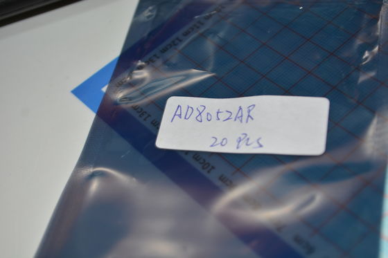 AD8052AR Kecepatan Tinggi 300MHz Op Amp Kebisingan rendah 4.5nV/√Hz 5V Operasi Rail-to-Rail Output Distorsi rendah dan Output Drive 160mA untuk Video / ADC Buffer