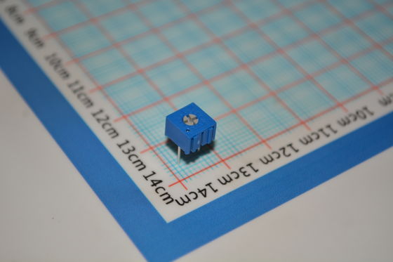 3362P-1-102LF Trimpot 1kΩ Potensiometer Presisi 10-Putaran ±10% Toleransi Melalui Lubang Pemasangan Elemen Cermet Penyesuaian Andal Ideal untuk Kalibrasi and Penyetelan Sirkuit