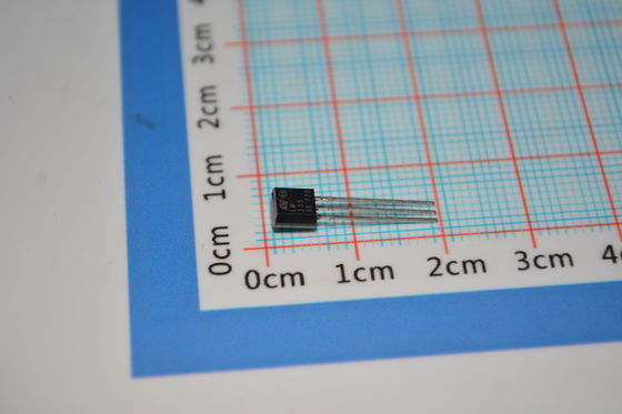 LM235Z Sensor Precision Celsius 1°C Keakuratan 2°C sampai 150°C Range Linear 10mV/°C Output Easy Calibration Wide 4V-30V Supply Low Self Heating TO-92 Package