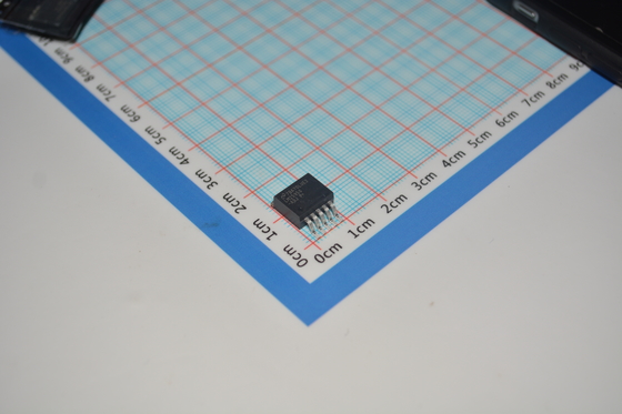 LM2595S-ADJ Buck Converter yang Dapat Disesuaikan 1.23V-37V Output Beban 3A Frekuensi 150kHz Efisiensi 75% Perlindungan Termal Dropout Rendah Input Lebar 4.5V-40V Paket TO-263 yang Kompak