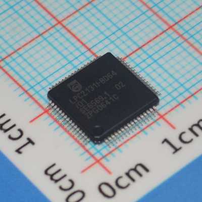 LPC2131FBD64/01,15 ARM7 MCU Inti 32-bit RISC 64KB Flash 16KB RAM Kecepatan 60MHz USB 2.0 2x UART 64-LQFP -40°C hingga +85°C Tingkat Industri