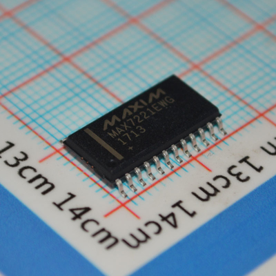 MAX7221EWG+T 8-digit LED Display Driver dengan SPI Interface 10MHz Serial Data Rate 2.7V-5.5V Operasi Kontrol LED Individu dan 24-Pin Wide SOIC Package