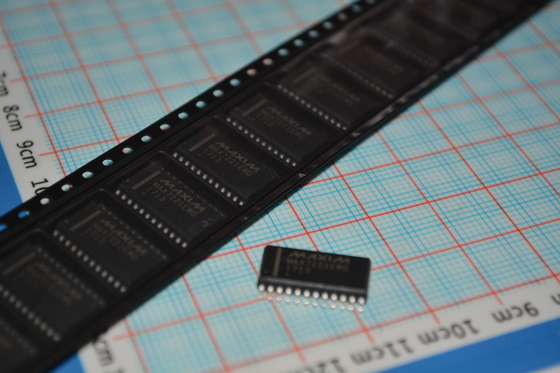 MAX7221EWG+T 8-digit LED Display Driver dengan SPI Interface 10MHz Serial Data Rate 2.7V-5.5V Operasi Kontrol LED Individu dan 24-Pin Wide SOIC Package