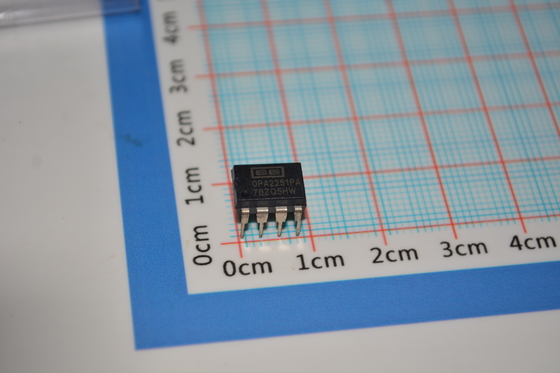OPA2251PA Precision Dual Op Amp dengan Bandwidth 10MHz Low 0.5μV/°C Drift 1.1μVpp Noise Rail-to-Rail Output ±2.25V sampai ±18V Supply dan 8-Pin DIP Package