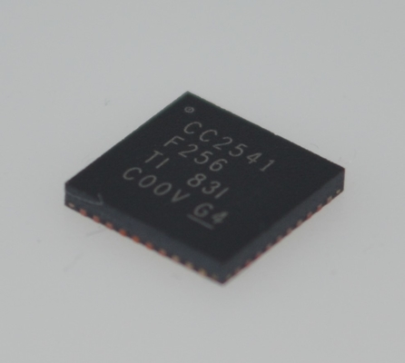 CC2541F256RHAR Bluetooth 4.0 Low Energy SoC 256KB Flash 8KB RAM Kuat 8051 MCU Integrated RF Transceiver Ultra-Low Power Full Bluetooth Stack Advanced Sensor Interface Ideal untuk IoT / Wearables