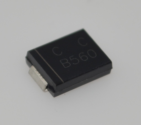 CDBC560-G 560Ω@100MHz Common Mode Choke Peringkat Arus Tinggi Rentang Suhu Lebar DCR Rendah Penekanan EMI Sangat Baik Kepatuhan RoHS Desain Kompak Perlindungan Jalur Daya & Data
