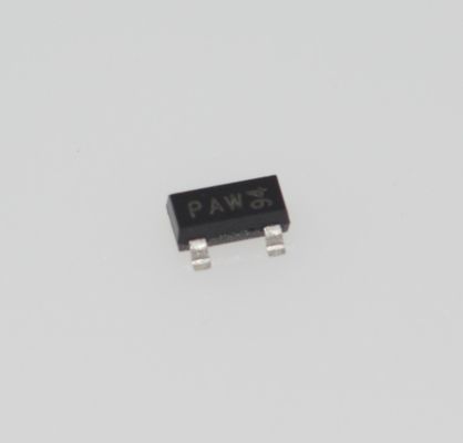 PMEG4005CT Ultra-Low VF 1.22V Efisiensi Tinggi 40V/70A Dioda Schottky dengan Dual-Center-Pin AEC-Q101 Berkualifikasi Bebas Halogen RoHS Memenuhi Kinerja Termal Superior dalam Paket TO-220AB