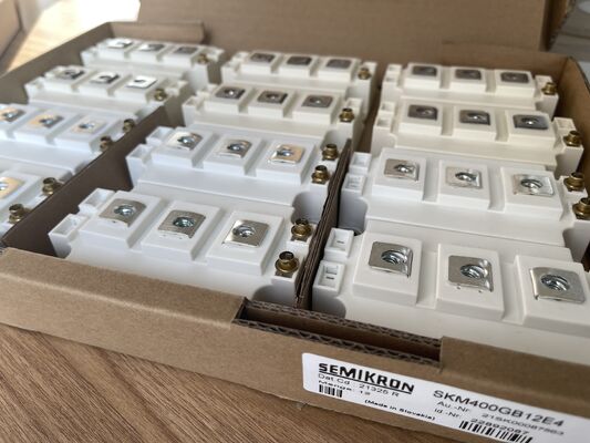 SKM400GB12E4 Modul IGBT 1200V 400A Rendah Vce(sat) Ketahanan Hubungan Singkat Tinggi Kerugian Switching Rendah Isolasi Tinggi Tingkat Industri Untuk Penggerak Motor dan UPS Industri