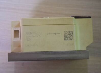 SKKE600/16 1600V 600A Single Diode Module Ultra-Low VF 1.5V High Surge Current 22kA SEMIPACK4 Base Terisolasi Transfer Panas yang Luar Biasa Keandalan Tinggi UL Sertifikasi untuk Pengoreksi dan Las