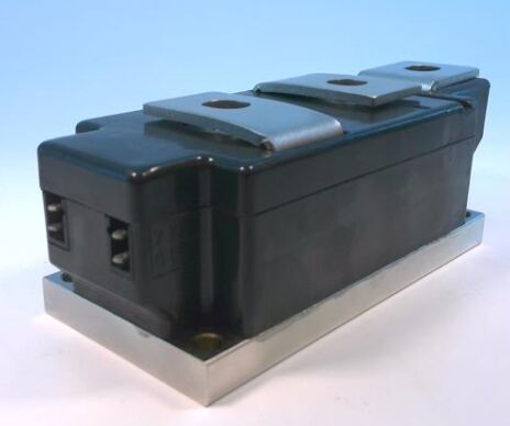 TT600N16KOF 1600V 600A Modul Thyristor Ganda VF Rendah 1.32V Lonjakan Tinggi 21kA Teknologi Kontak Tekanan Pelat Dasar Terisolasi Gerbang Parit Bersertifikat UL untuk Starter Lunak dan Penyearah