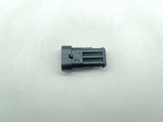 282105-1 Header Wire-to-Board Vertikal Through Hole 3 Posisi 5.0mm Pitch Terlindungi Kunci Gesekan Terpolarisasi Rating 9A untuk Catu Daya dan Kontrol Industri