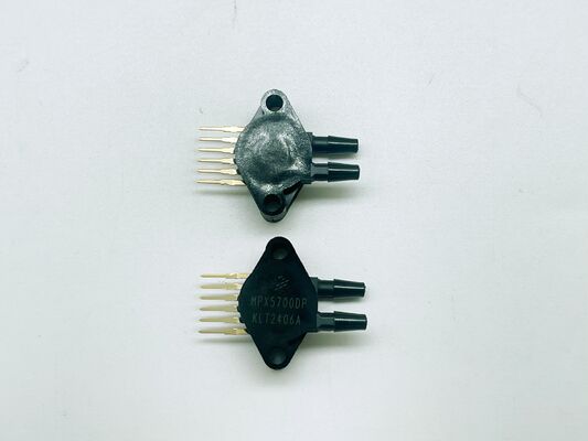 MPX5700DP sensor tekanan diferensial 0 sampai 700 kPa kisaran 2,5% akurasi 4,7V output temp dikompensasi analog keluar dapat diandalkan untuk industri