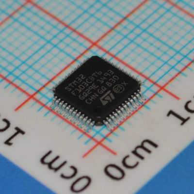 STM32F103CBT6 MCU Cortex-M3 72MHz 128KB Flash 20KB RAM 2x12-bit ADC 3xUSART USB/CAN LQFP-48 2.0-3.6V -40°C hingga +85°C Performa Tingkat Industri