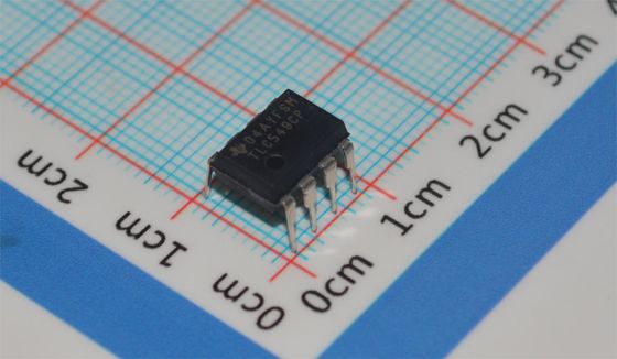 TLC549CP 8-bit ADC 40ksps 4MHz Clock Single Supply 3-6V DIP-8 ±0.5LSB INL Daya rendah <15mW -40°C sampai +85°C