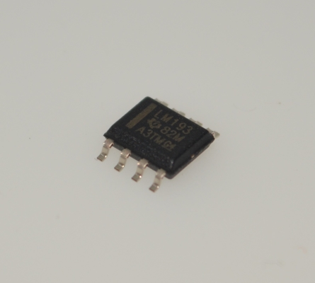 LM193DR Pembanding Tegangan Ganda Daya Rendah dengan Output Open-Collector Catu Daya Lebar 2V-36V ±1V-18V Catu Daya Ganda Arus Masukan Rendah Akurasi Tinggi Kompatibel TTL/CMOS Paket SOIC-8